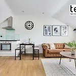 Central 1 Bedroom Apt , Pkg, Great For Long Term Guests